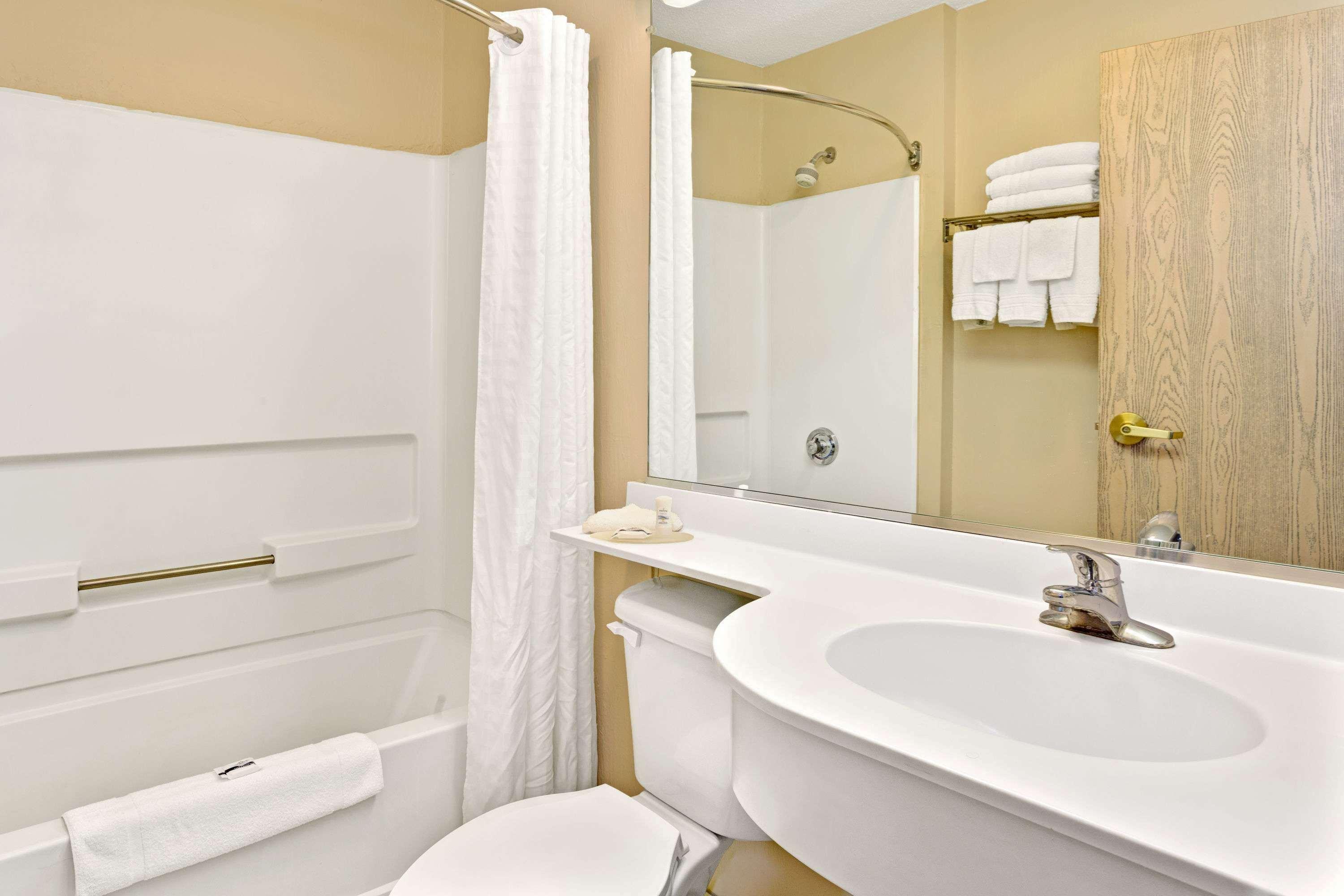 Microtel Inn & Suites By Wyndham Florence/Cincinnati Airpo Buitenkant foto