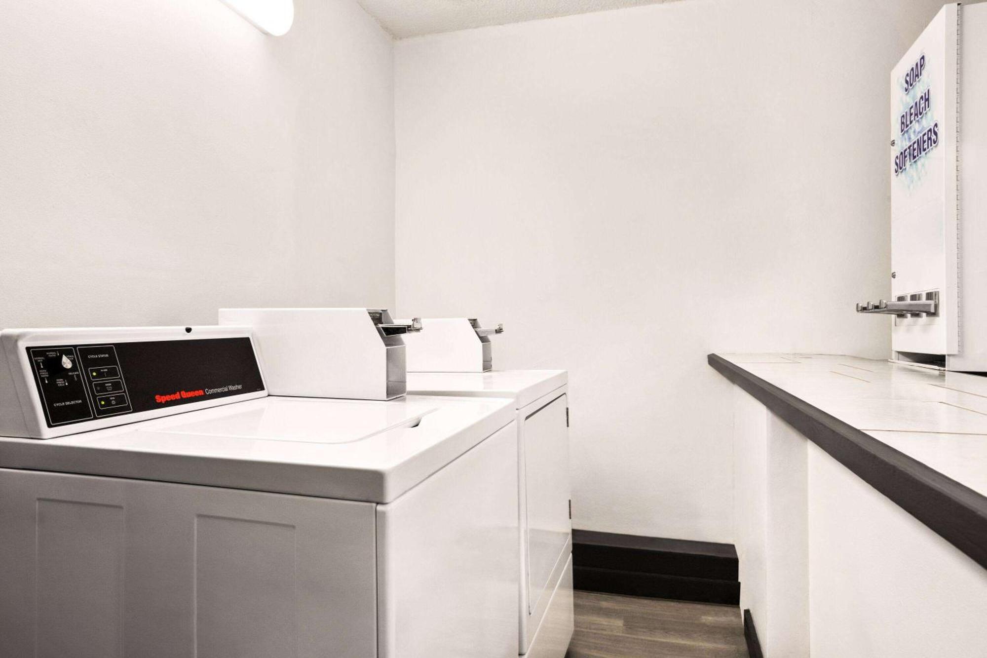 Microtel Inn & Suites By Wyndham Florence/Cincinnati Airpo Buitenkant foto