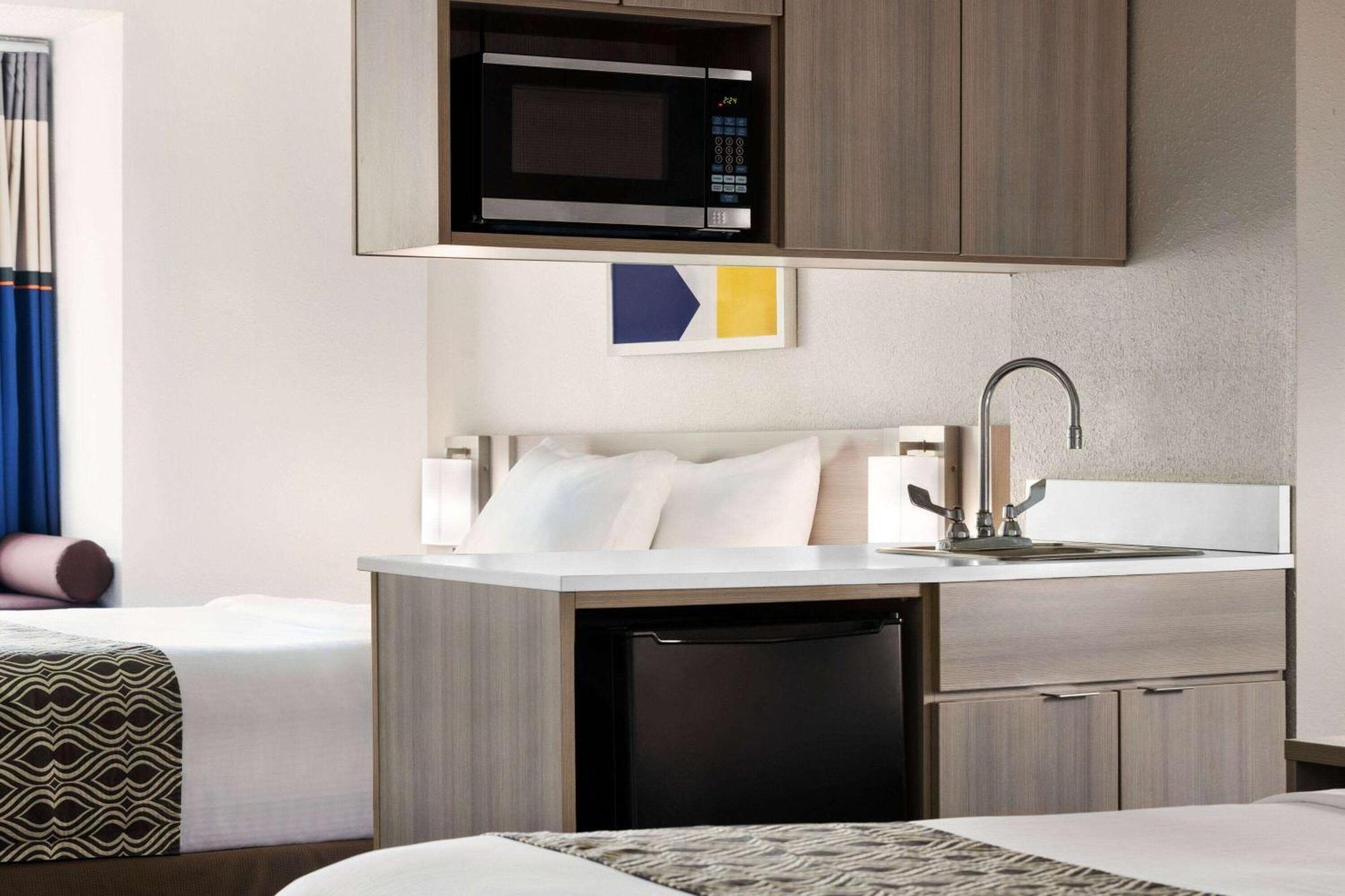 Microtel Inn & Suites By Wyndham Florence/Cincinnati Airpo Buitenkant foto