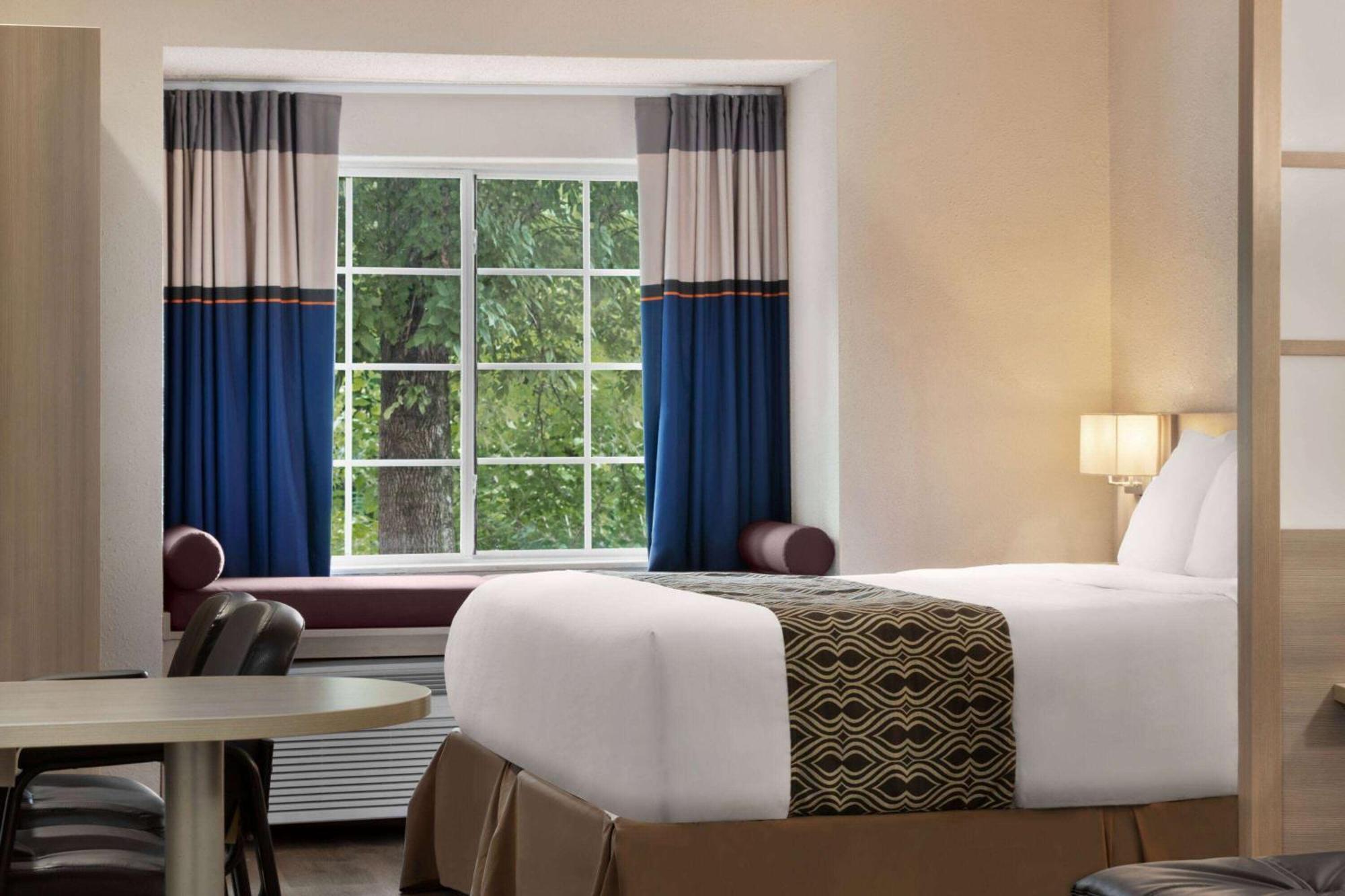 Microtel Inn & Suites By Wyndham Florence/Cincinnati Airpo Buitenkant foto