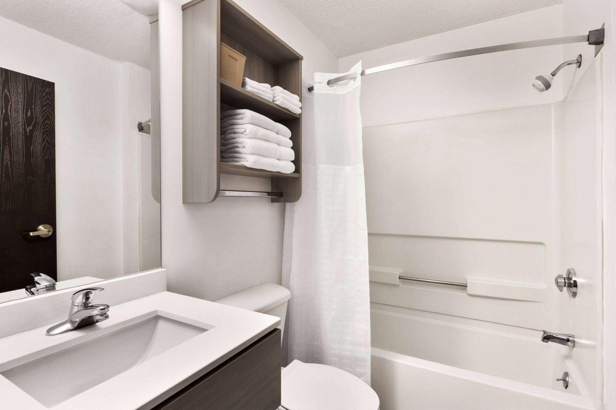 Microtel Inn & Suites By Wyndham Florence/Cincinnati Airpo Buitenkant foto