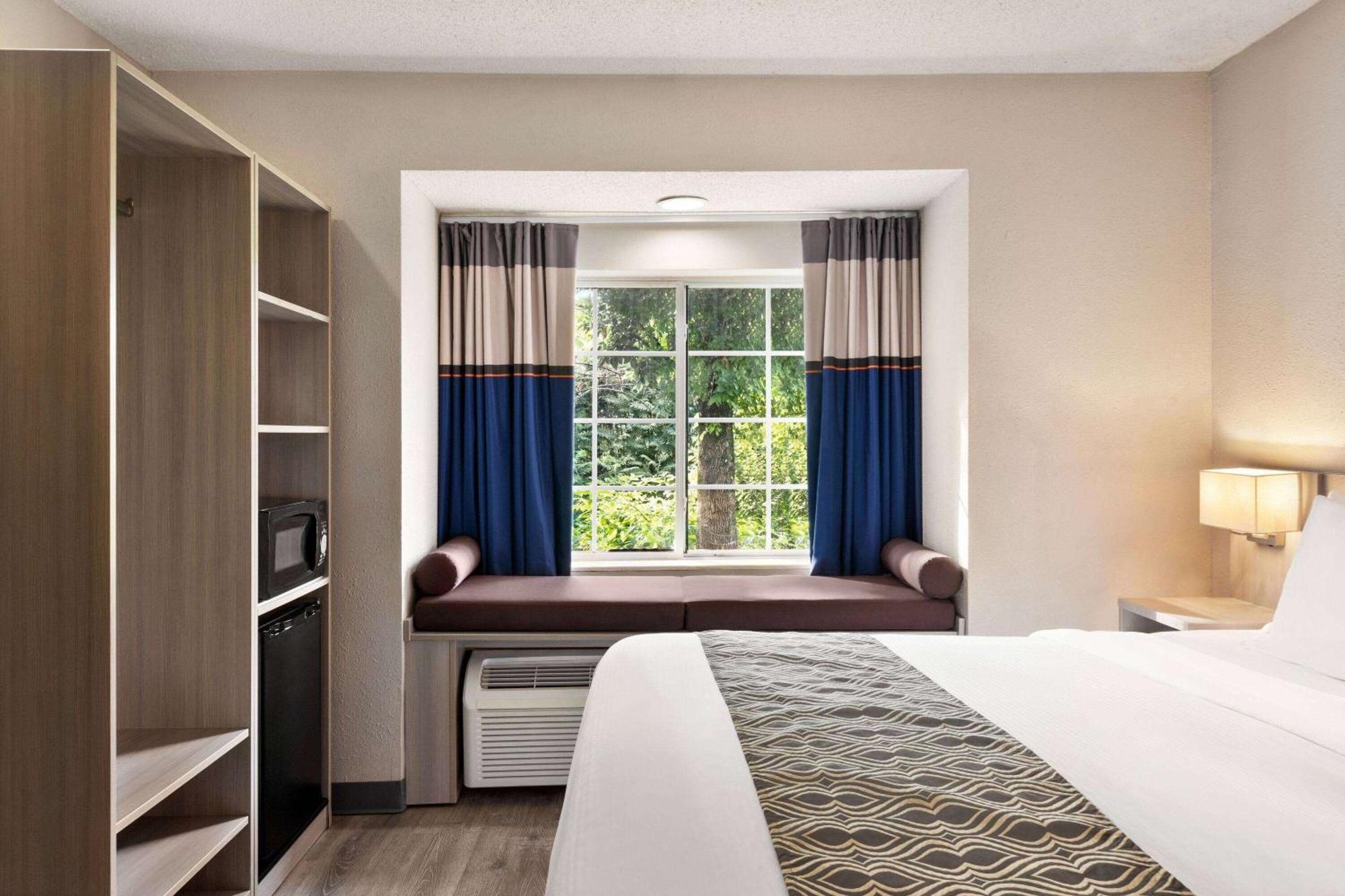 Microtel Inn & Suites By Wyndham Florence/Cincinnati Airpo Buitenkant foto