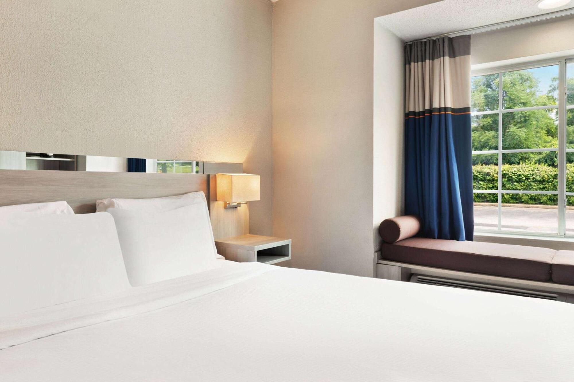 Microtel Inn & Suites By Wyndham Florence/Cincinnati Airpo Buitenkant foto