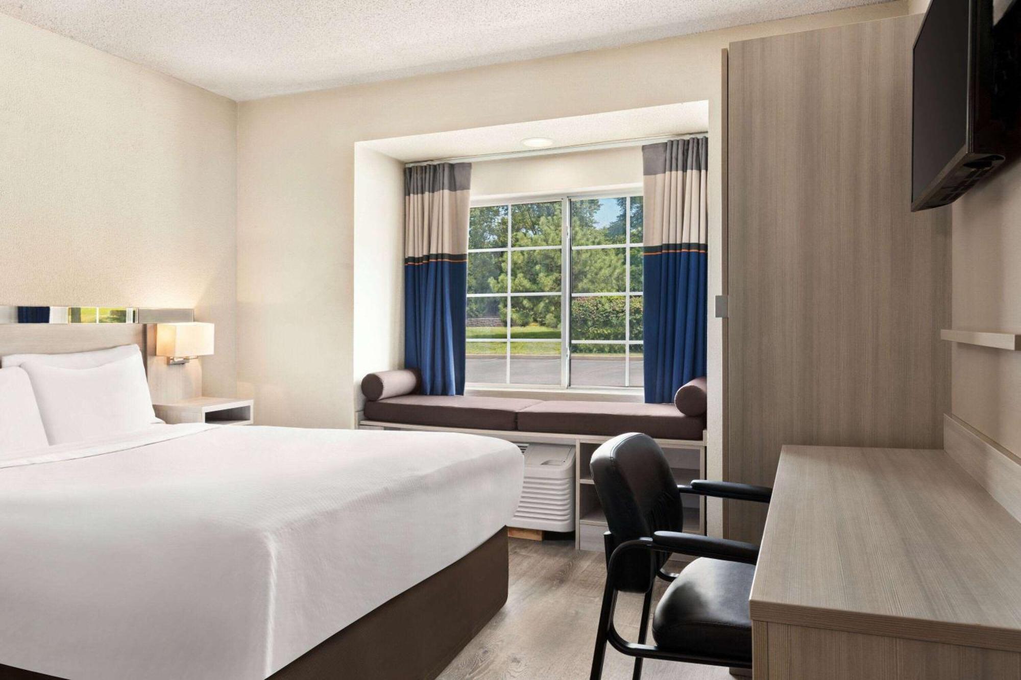 Microtel Inn & Suites By Wyndham Florence/Cincinnati Airpo Buitenkant foto
