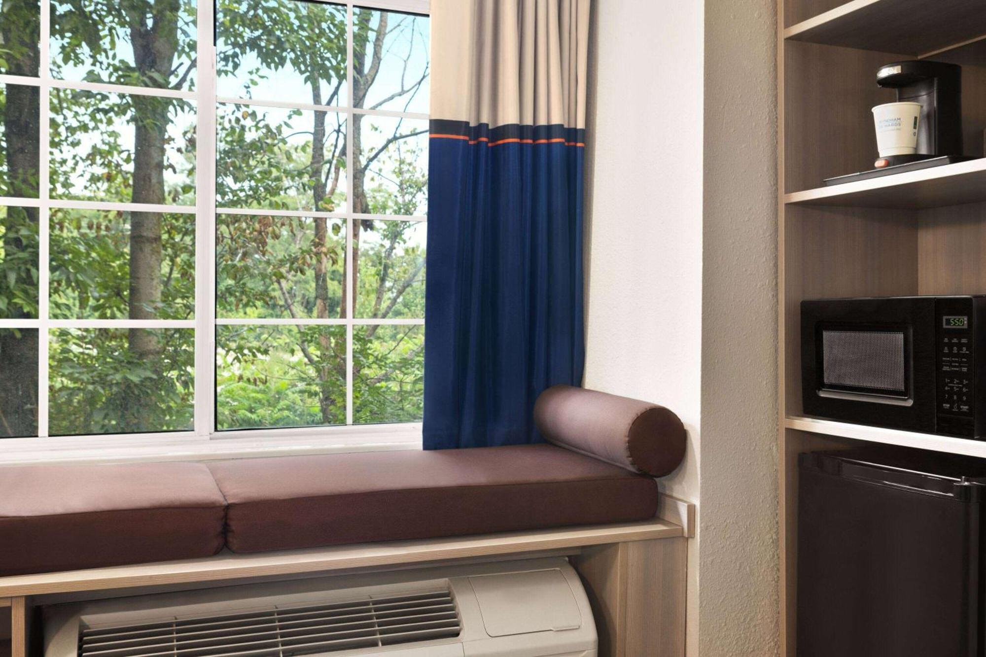 Microtel Inn & Suites By Wyndham Florence/Cincinnati Airpo Buitenkant foto