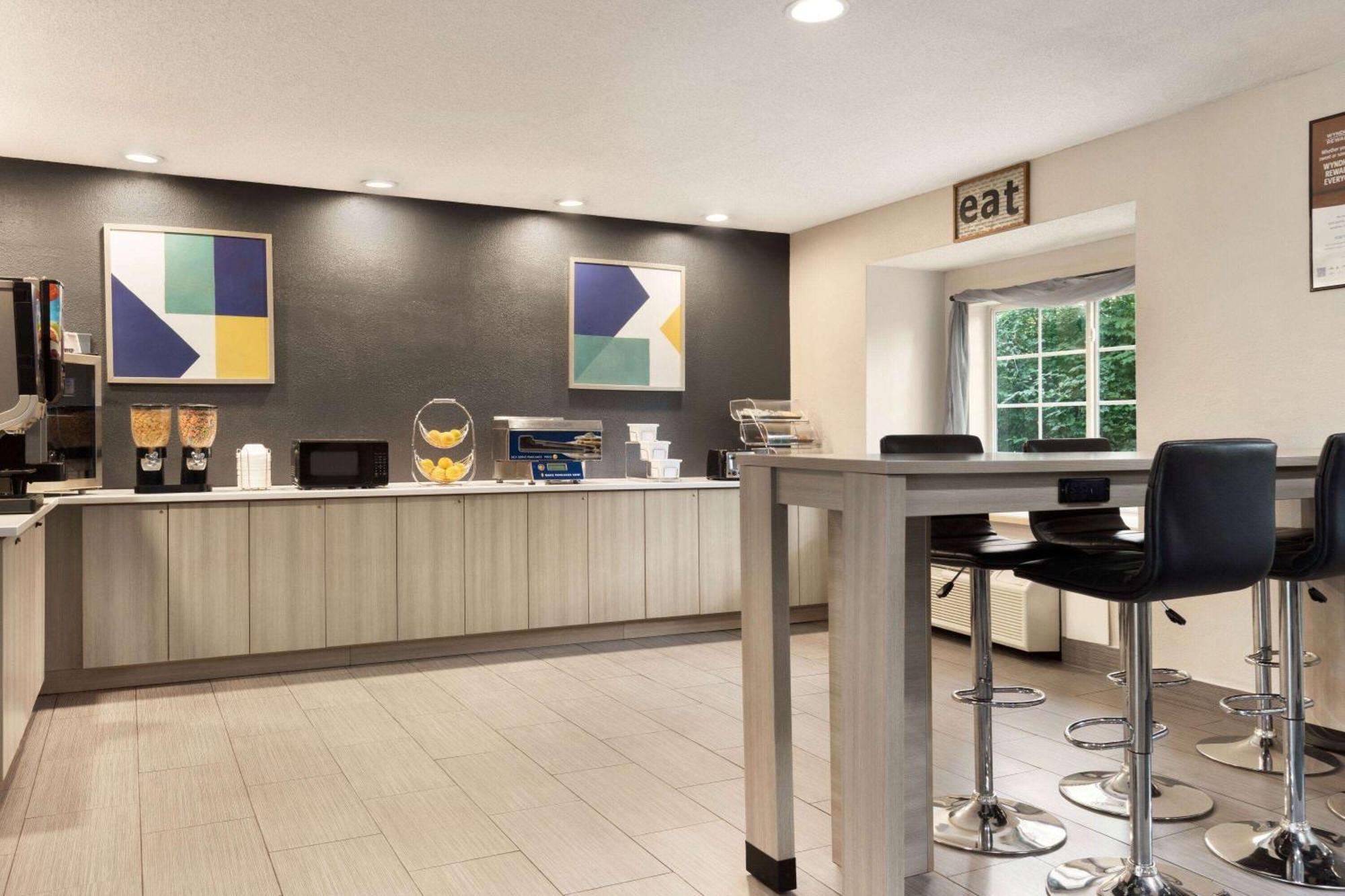 Microtel Inn & Suites By Wyndham Florence/Cincinnati Airpo Buitenkant foto
