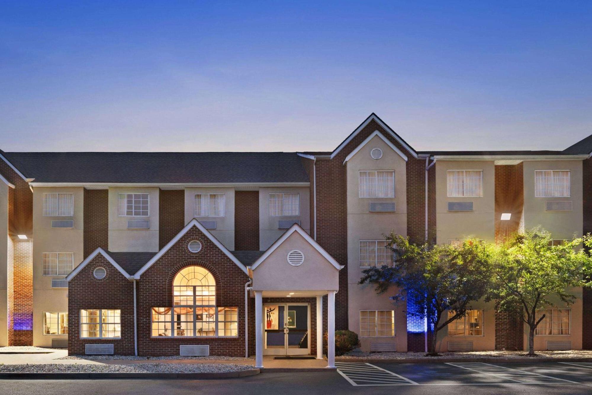 Microtel Inn & Suites By Wyndham Florence/Cincinnati Airpo Buitenkant foto