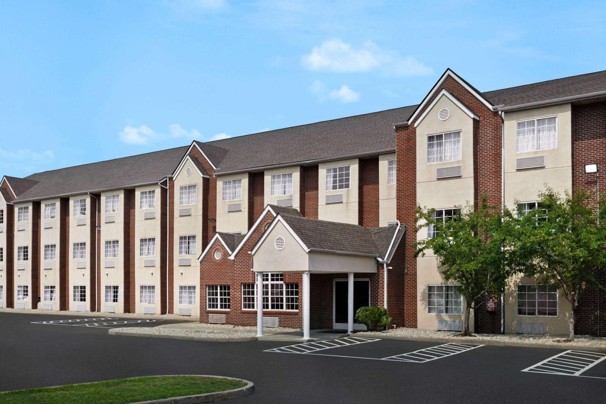 Microtel Inn & Suites By Wyndham Florence/Cincinnati Airpo Buitenkant foto